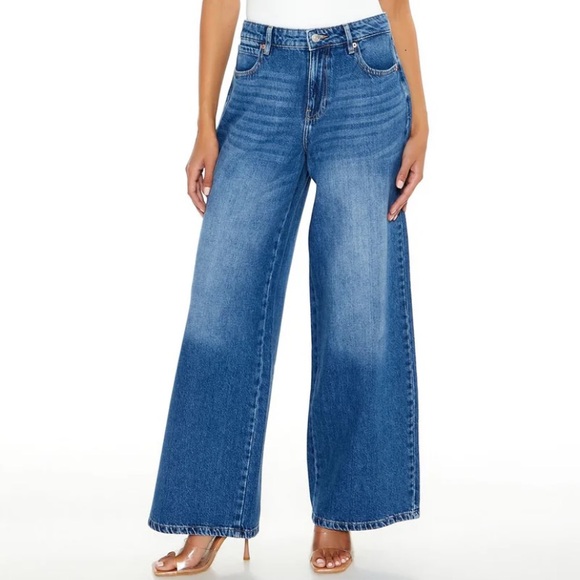 Forever 21 Denim - Forever 21 | BAGGY WIDE LEG LOW RISE BAGGY FIT WIDE STRAIGHT LEG SIZE 25